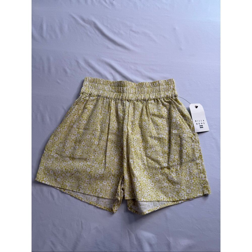 NWT Billabong Love To Lounge Floral Shorts Size Small New